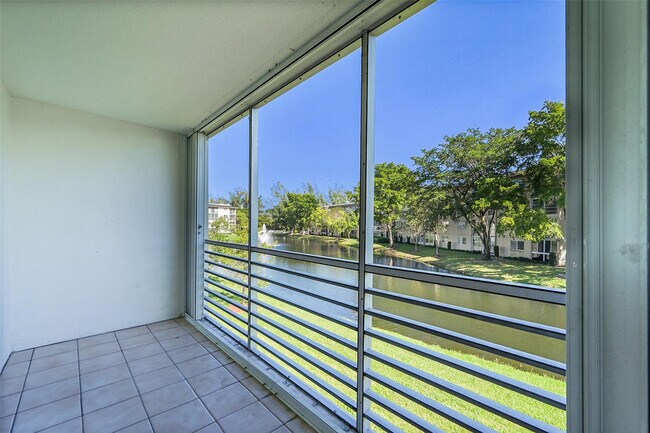 Building Photo - 1802 Eleuthera Point