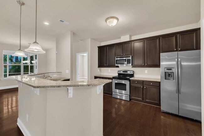 Building Photo - 4 Bedroom Home with 2 Car Garage & Fenced Yard!