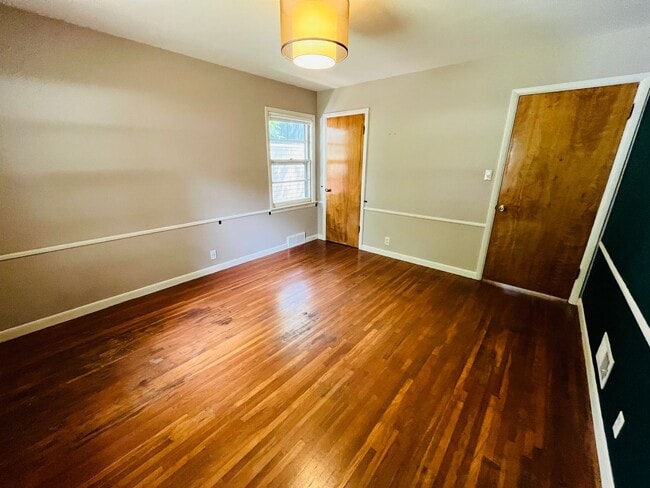 Building Photo - 515 Avenue C