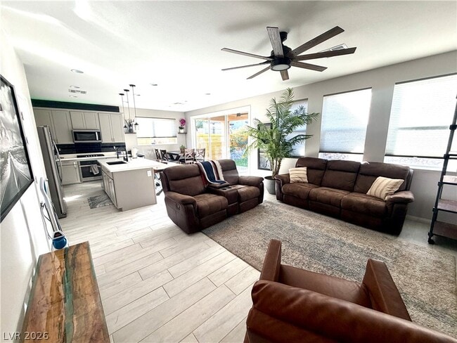 Building Photo - 8067 Tank Loop St