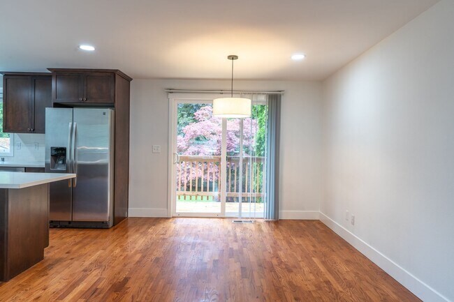 Building Photo - 4bed/3bath home in Finn Hill