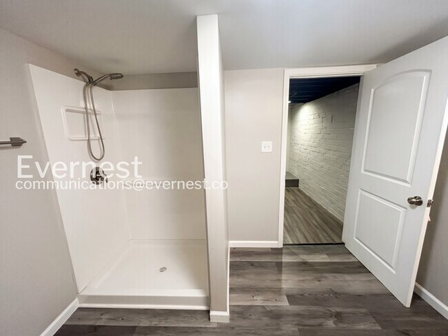 Building Photo - 3 Bed/2 Bath Home with Fenced Yard / Pet-Friendly / Vouchers Accepted / Available Now!