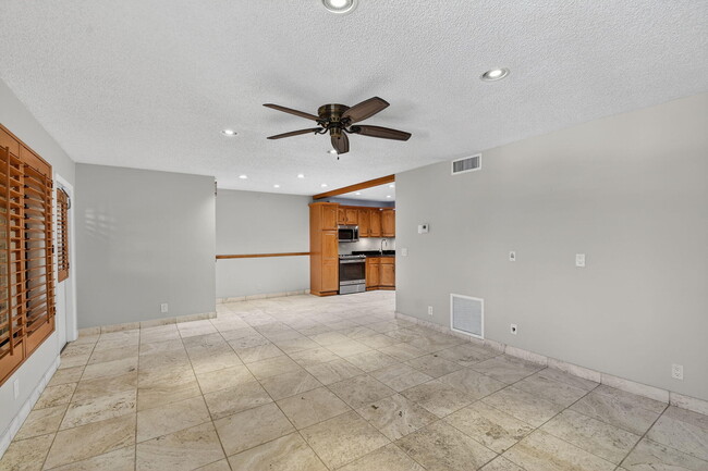 Building Photo - 511 Shady Pine Way