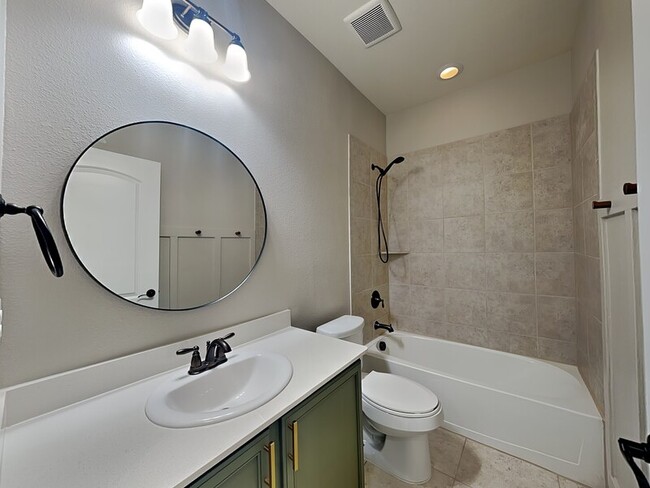 Building Photo - 528 Meadow Springs Dr