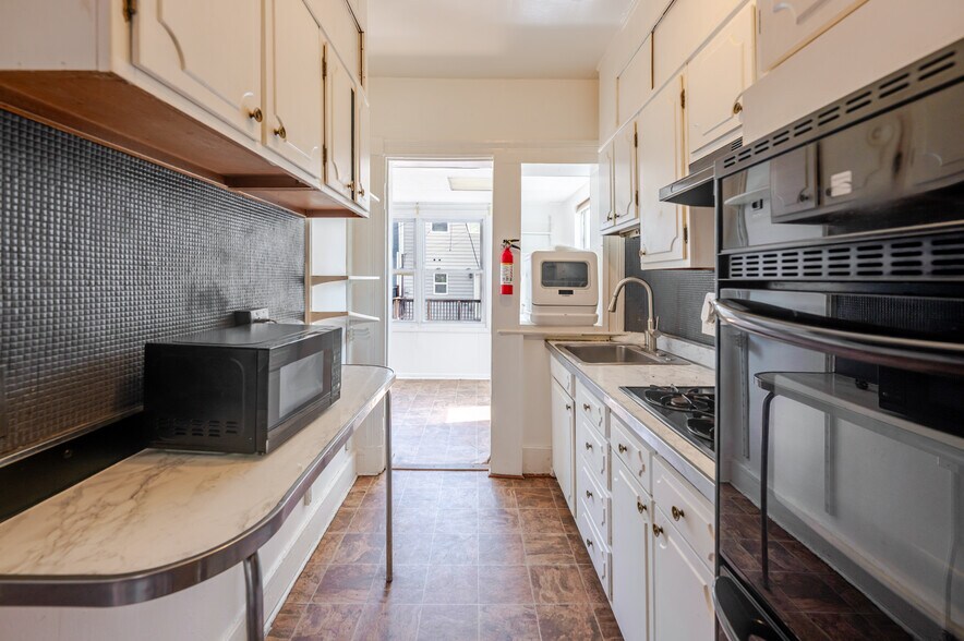 Building Photo - 1109 Abbey Pl NE