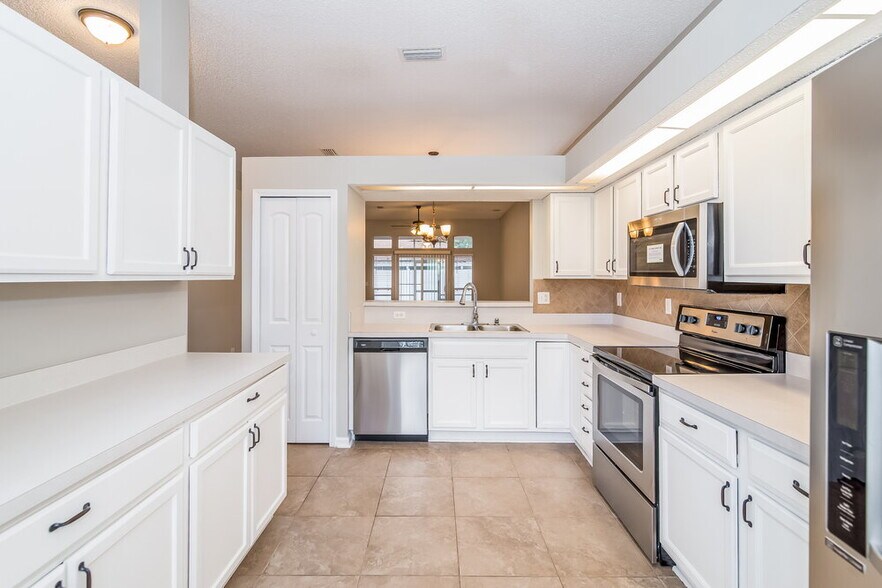 Building Photo - 3338 Ayrshire St