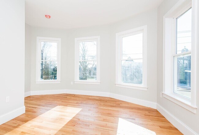 Building Photo - 220 Ashmont St