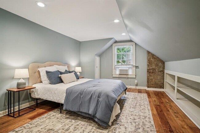 Building Photo - 615 Sycamore Dr