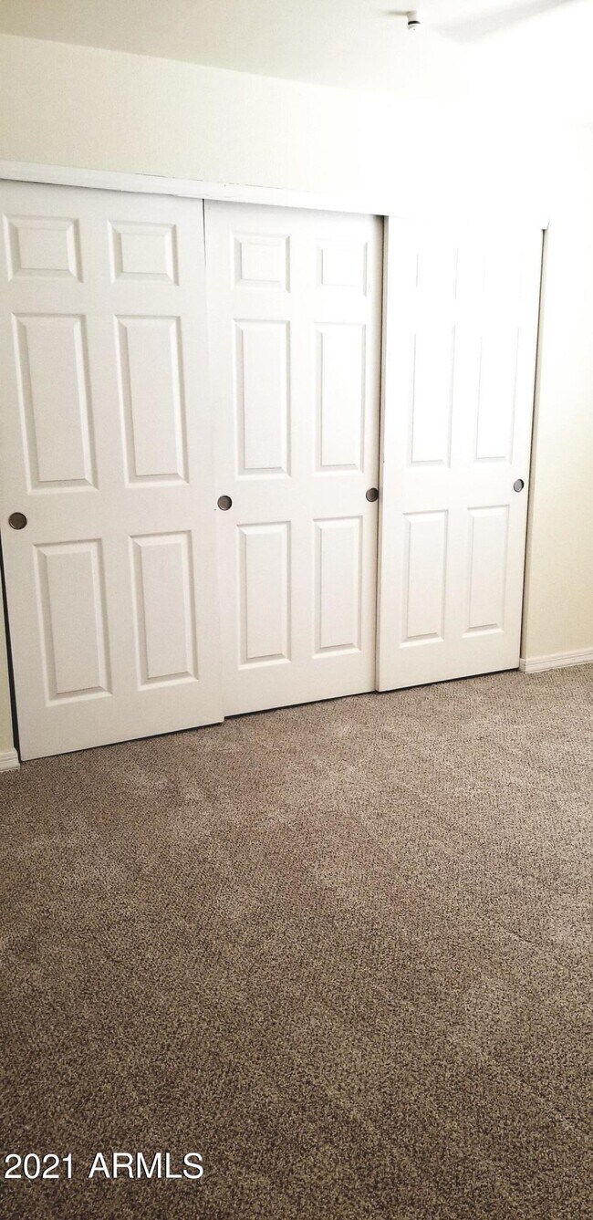 Building Photo - 3825 W Libby St