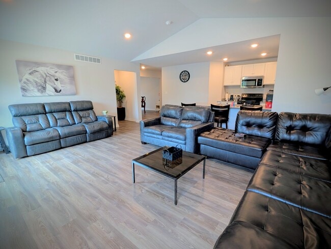 Building Photo - 5630 Brookview Ave