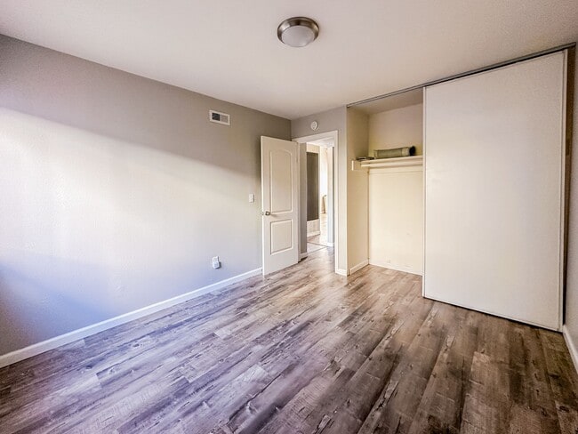 Building Photo - Completely Renovated 3+ Bed, 2 Bath Tierra...