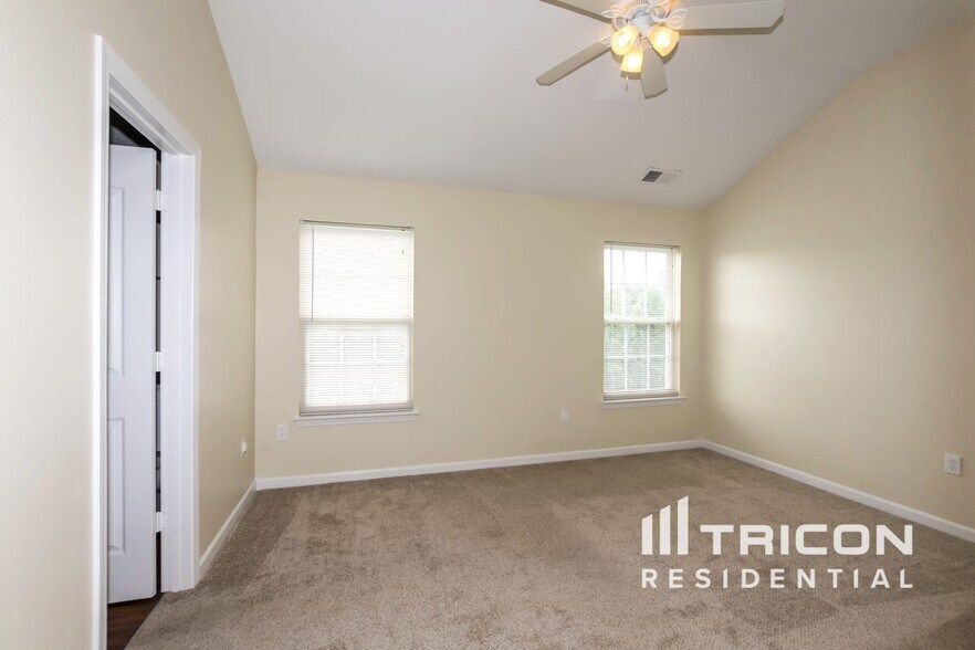 Building Photo - 4643 Fox Thorne Dr