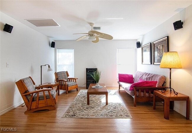 Building Photo - 3032 SW 10th Ave