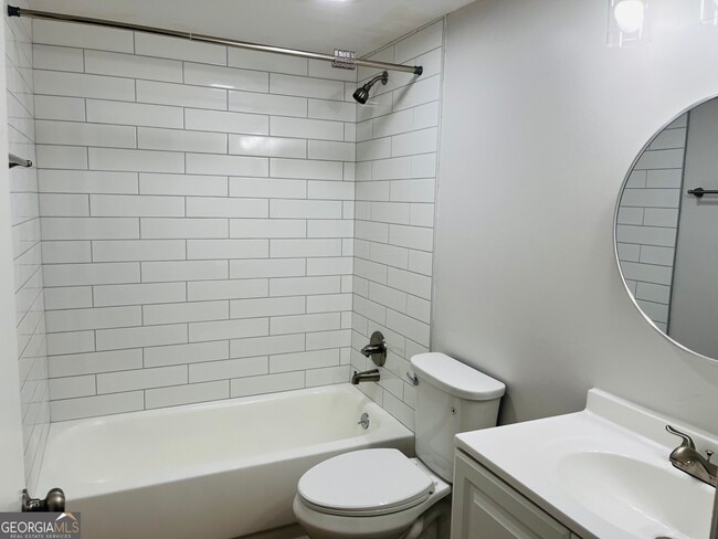 Building Photo - 54 Le Parc Fontaine
