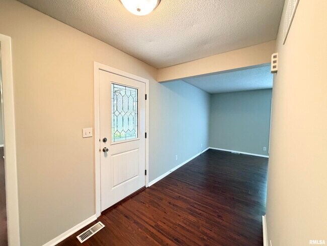 Building Photo - 122 W Morningside Dr
