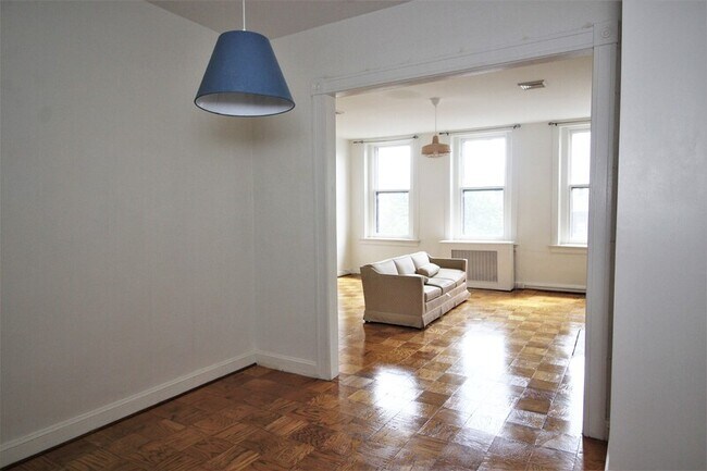 Building Photo - 1513 Bolton St