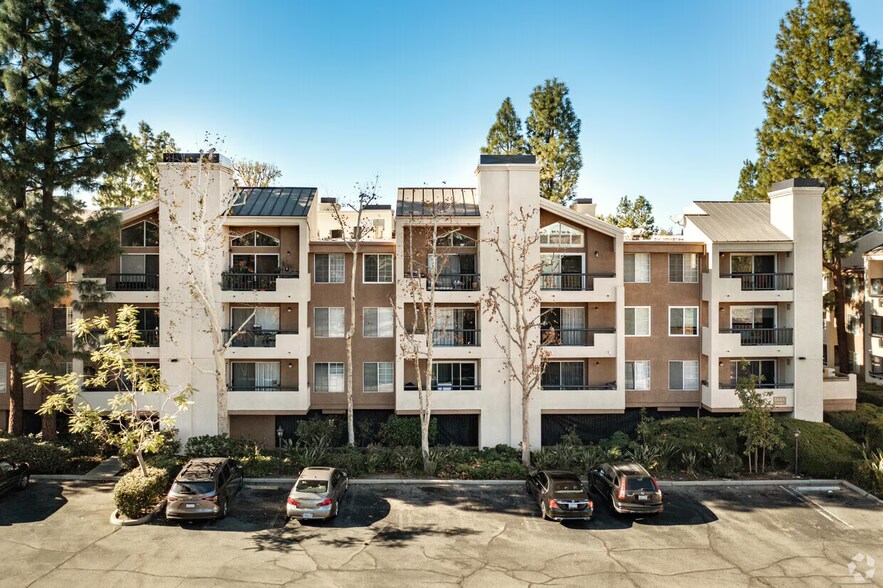 Exterior - 5525 Canoga Ave