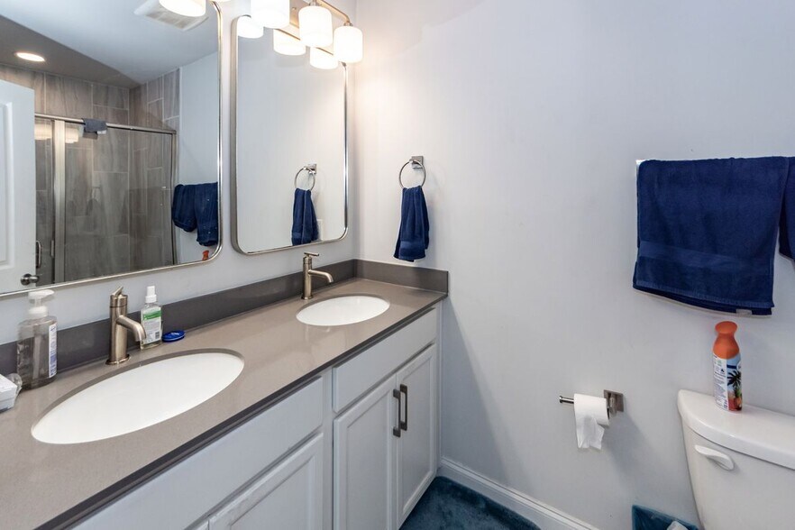 Building Photo - 531 Green Fern Dr