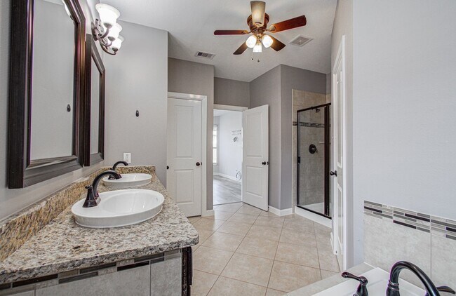Building Photo - 12935 Northpointe Bend Dr