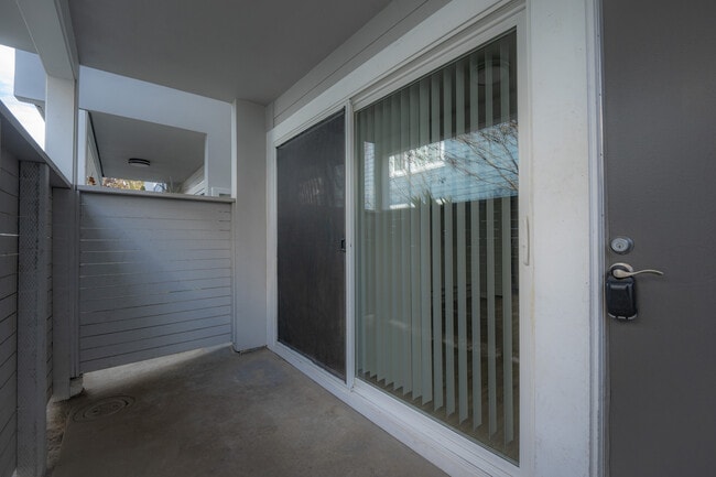 Breakwater 3 Bed, Patio - Breakwater Apartments