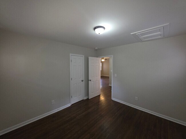 Building Photo - 3136 Creighton Dr