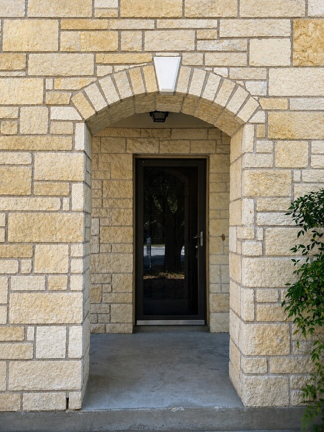 Building Photo - 525 Eagles Nest Cove