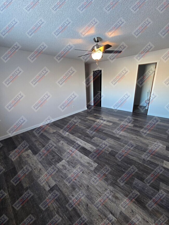 Building Photo - Single family home with a garage