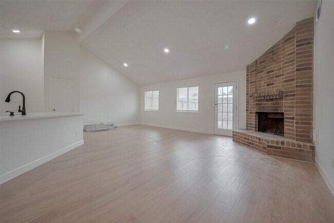 Building Photo - 16250 Rancho Blanco Dr