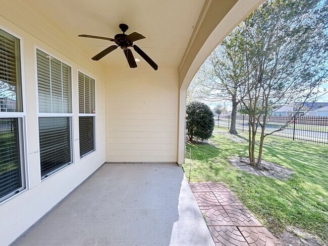 Building Photo - 3 Bedroom Townhouse in Gated Community off...
