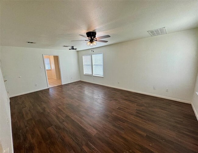 Building Photo - 710 Honeysuckle Dr