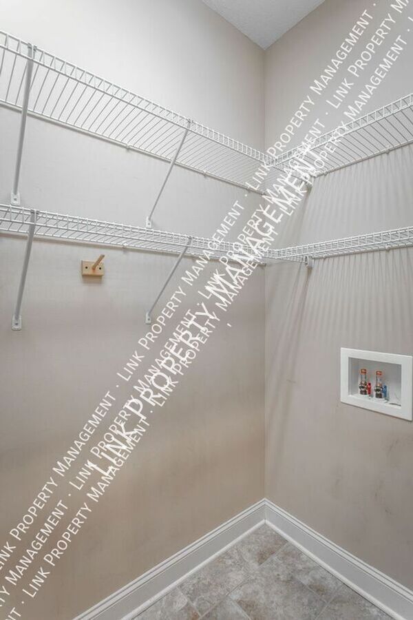 Building Photo - 7655 Lenox Trace Dr