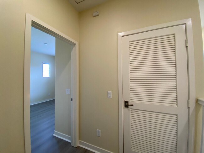 Building Photo - 3bedroom 3 bath home in the Solaire Commun...