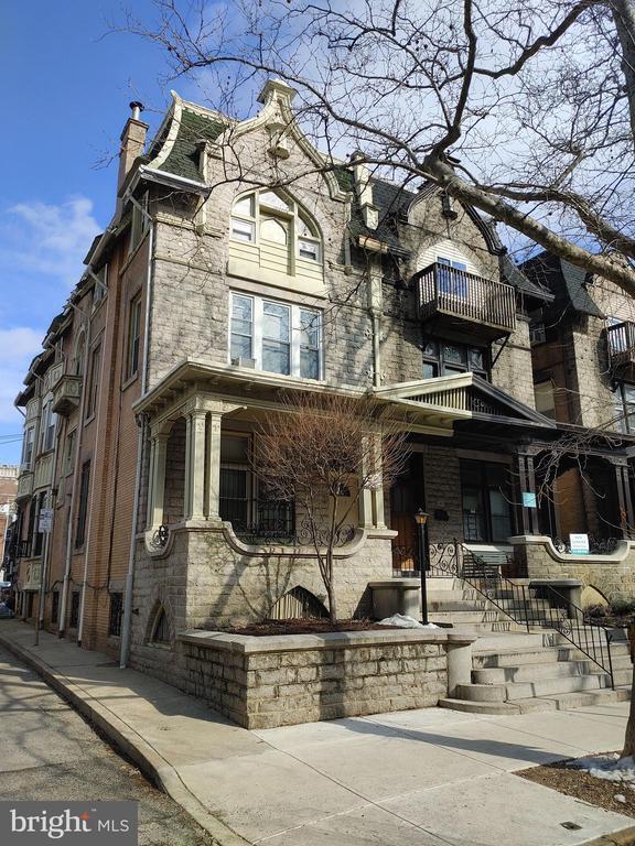 Building Photo - 4015 Pine St