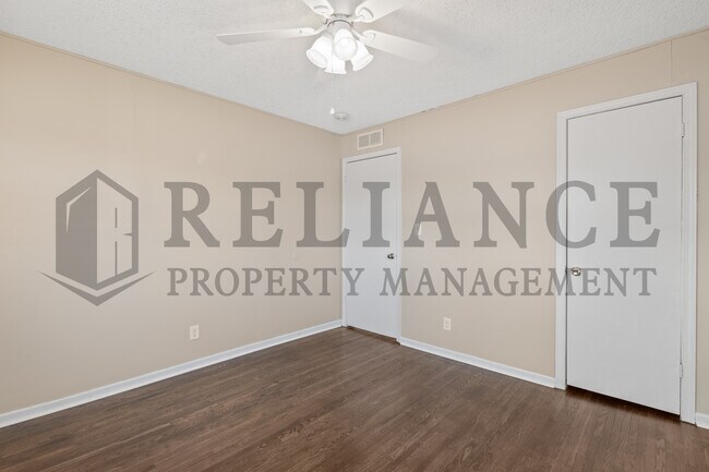 Building Photo - 2803 S Glenn Ave