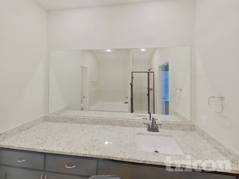 Building Photo - 1214 Dye Blvd