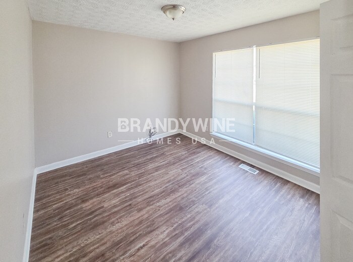 Building Photo - 2900 Rosecommons Dr