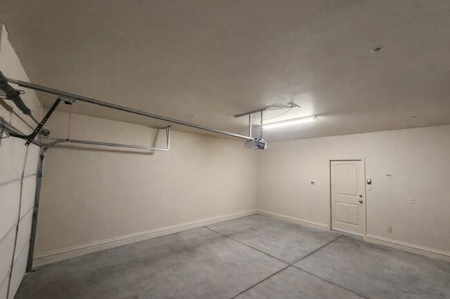 Building Photo - 6090 E Overlook Ln