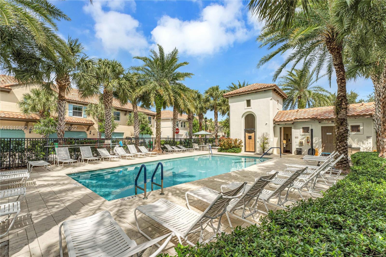 Building Photo - 2957 St Thomas Dr