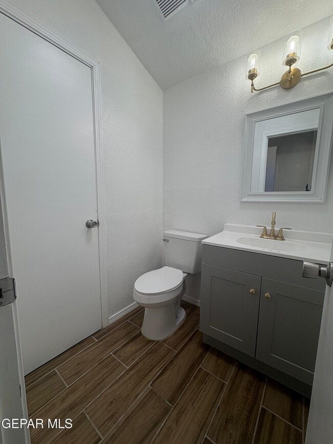 Building Photo - 11369 Lake Loy Dr