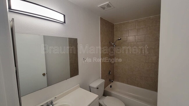 Building Photo - 14801 Delano St