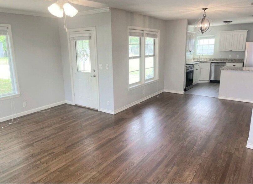 Building Photo - 5617 Birchman Ave