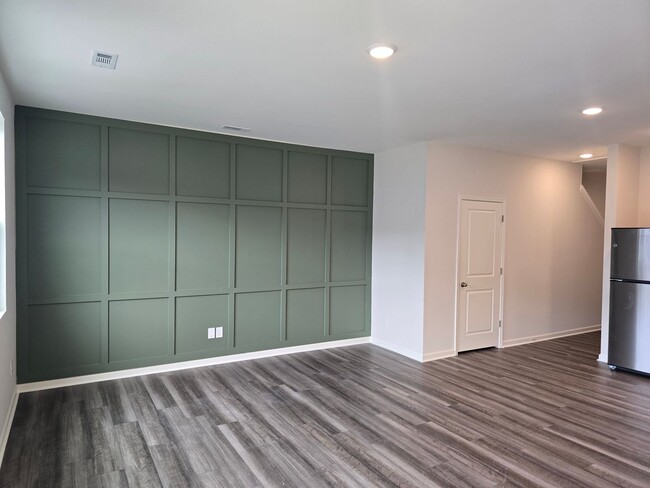 Building Photo - Custom Finishes & Modern Living at Glenn C...