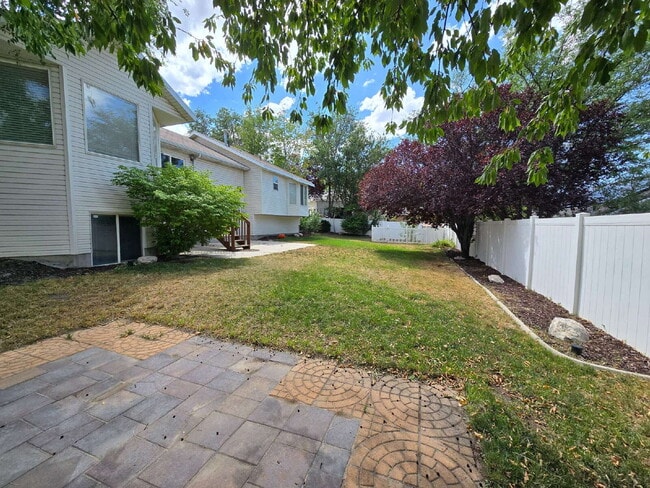 Building Photo - Spacious 5-Bedroom West Valley City Home w...