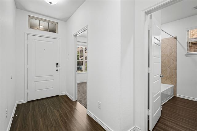 Building Photo - 2225 Barx Dr