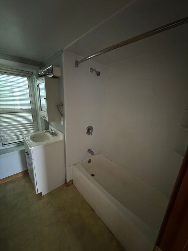 Building Photo - 10 Portland St