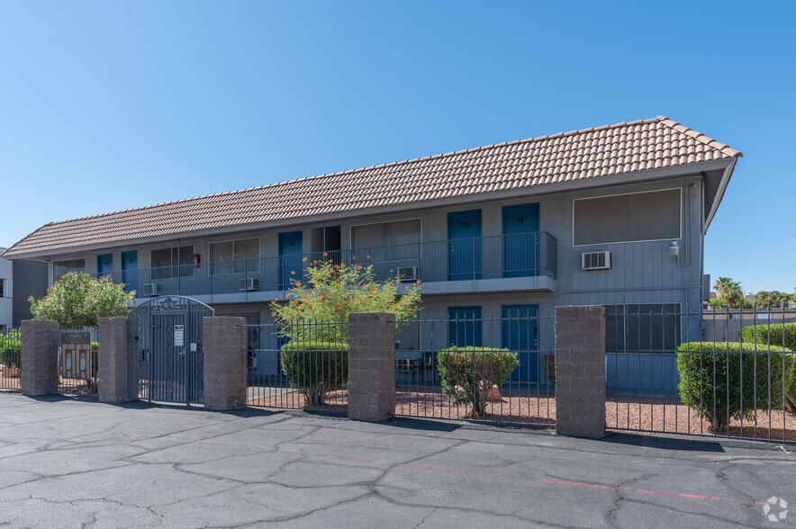 Primary Photo - Sugartree Apartments
