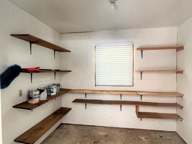 Building Photo - ~~ Spectacular Updated Ranch Home ~~