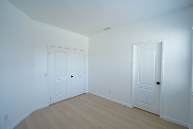 Building Photo - Beautiful 3 Bed / 2 Bath Moreno Valley Home with Garage