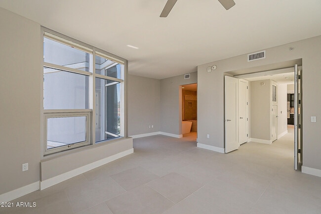 Building Photo - 140 E Rio Salado Pkwy