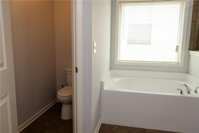Building Photo - 4960 Ducote Trail